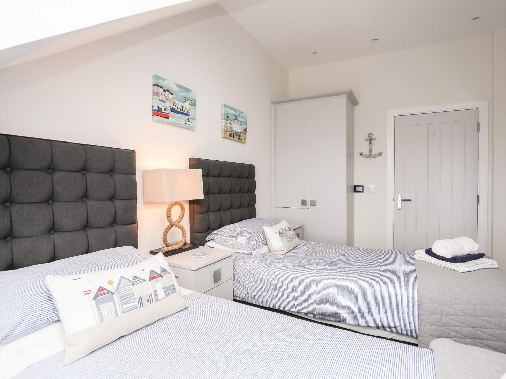 Puffin Pad Villa Benllech Exteriör bild